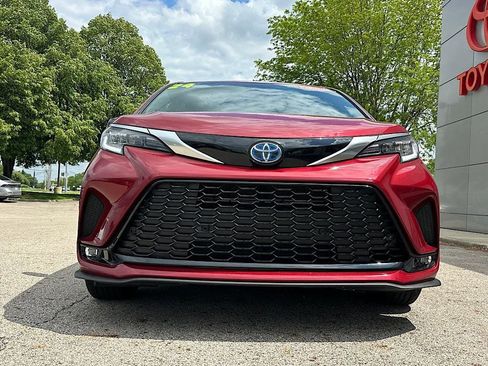 Certified 2024 Toyota Sienna XSE w/ XSE Premium Package AWD/4WD image 9