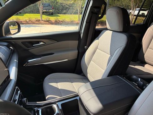 New 2026 Chevrolet Traverse LT w/ Driver Confidence Package FWD image 30