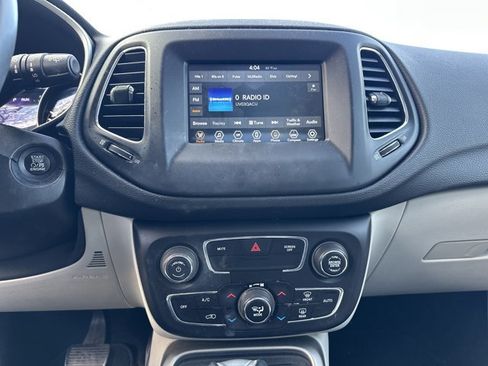 Used 2019 Jeep Compass Latitude image 30