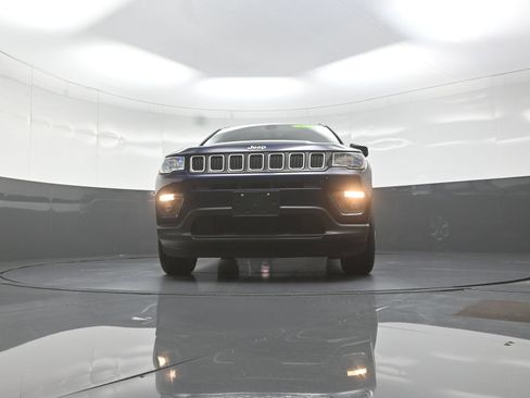 Used 2018 Jeep Compass Latitude AWD/4WD image 10