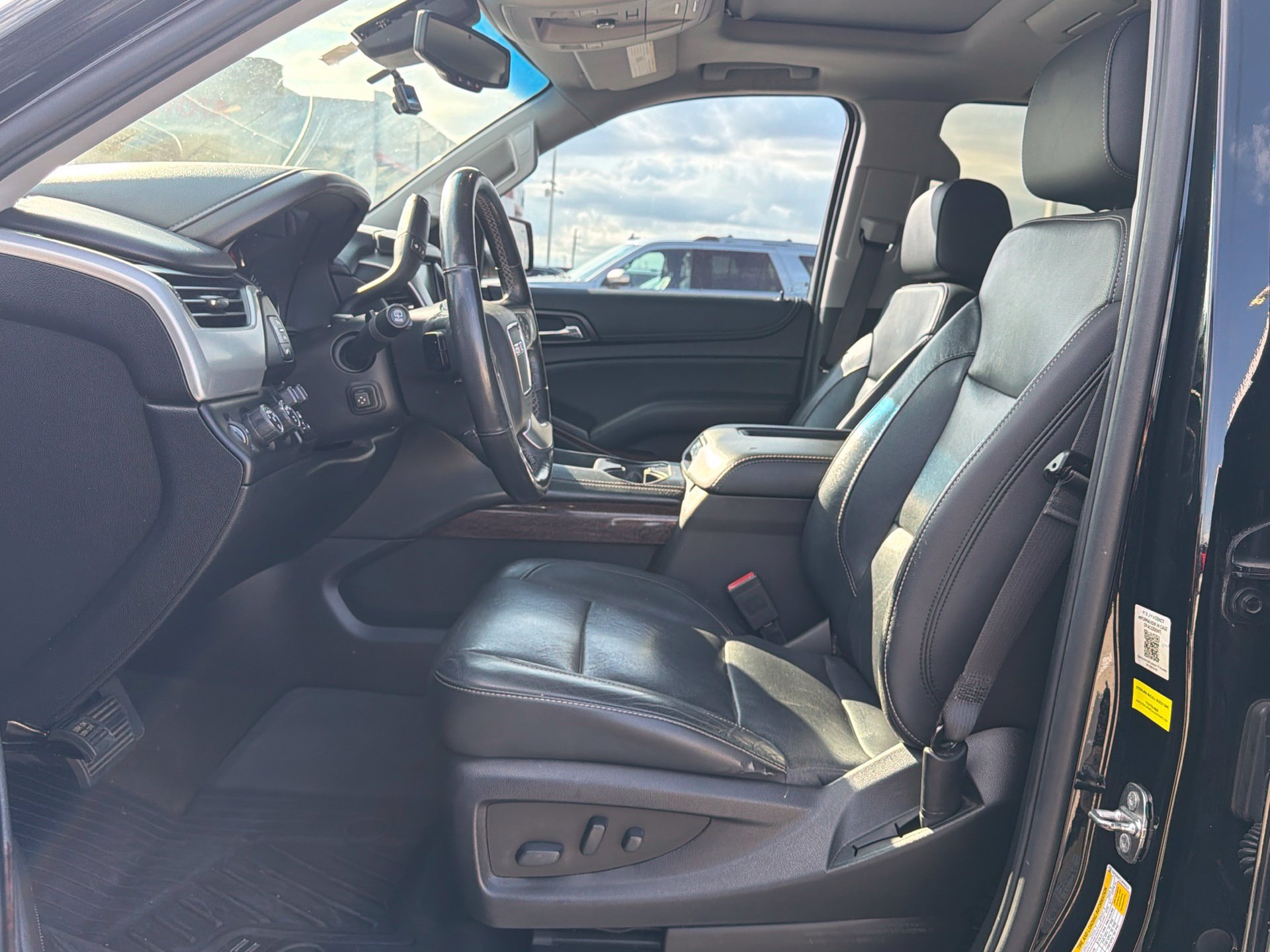 Used 2018 GMC Yukon XL SLT w/ Premium Edition AWD/4WD image 10