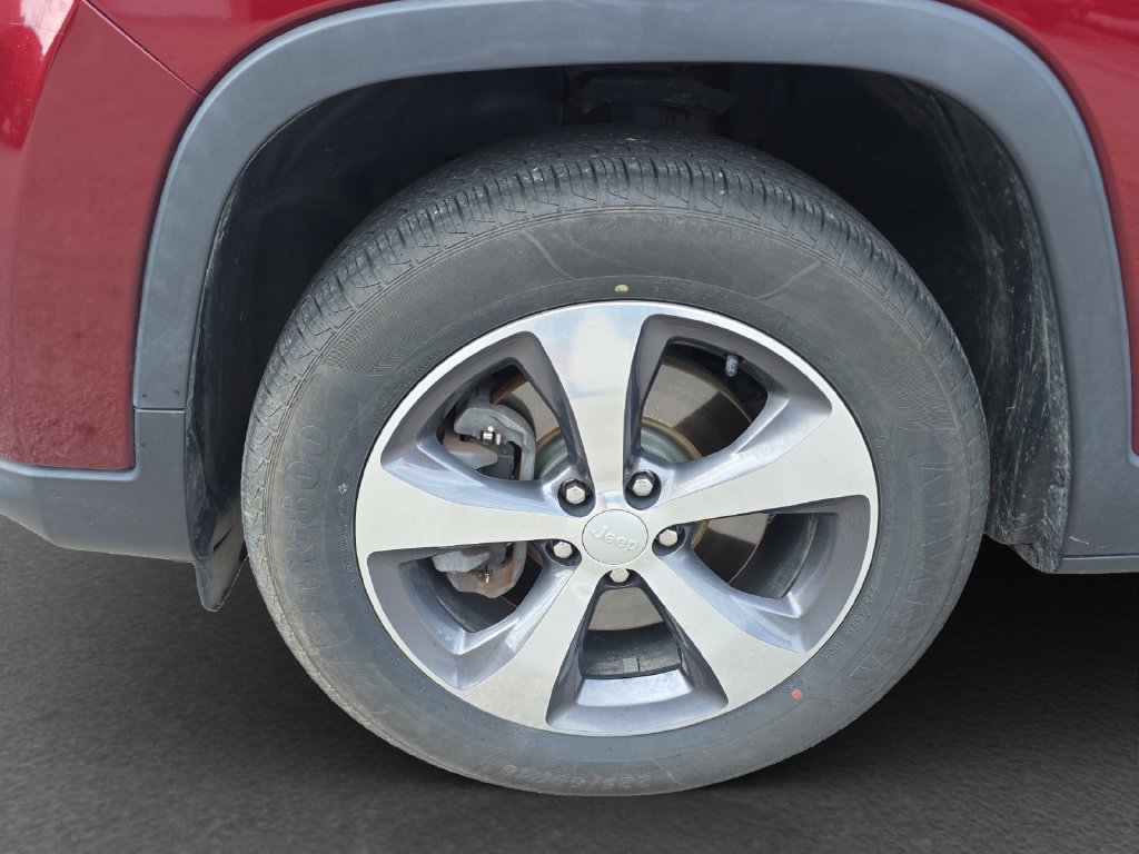Used 2019 Jeep Cherokee Limited AWD/4WD image 4