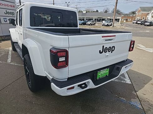 Certified 2022 Jeep Gladiator Overland AWD/4WD image 11