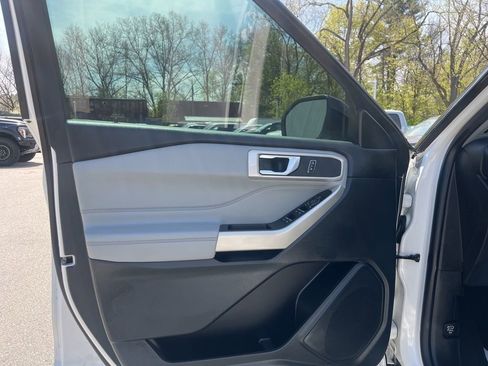 Used 2023 Ford Explorer XLT w/ Equipment Group 202A AWD/4WD image 16