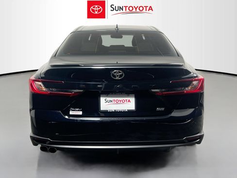 Used 2025 Toyota Camry SE w/ Convenience Package FWD image 5