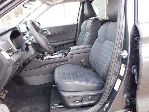 New 2026 Mitsubishi Outlander SE image 10