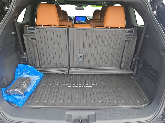 Certified 2026 Toyota Highlander Platinum AWD/4WD image 13
