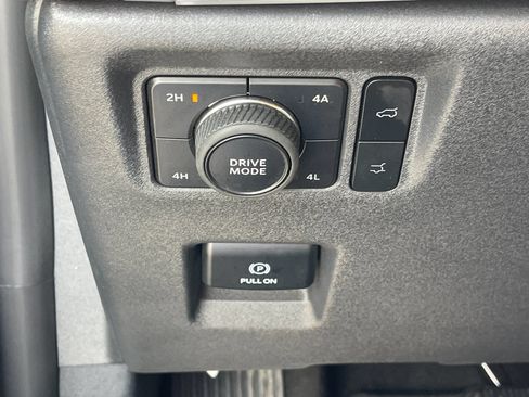 Certified 2025 Ford Expedition Platinum AWD/4WD image 32