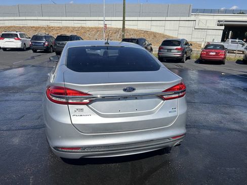 Used 2018 Ford Fusion SE w/ Fusion SE Technology Package image 11