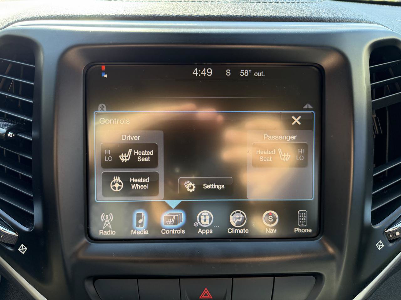 Used 2014 Jeep Cherokee Latitude w/ Cold Weather Group AWD/4WD image 34
