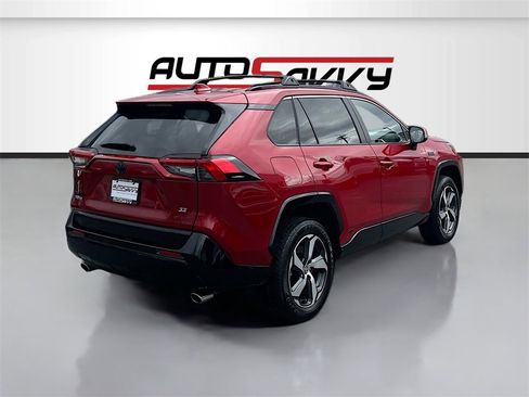 Used 2024 Toyota RAV4 SE w/ Weather & Moonroof Package image 7