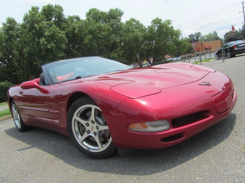 Used 2001 Chevrolet Corvette Convertible w/ Preferred Equipment Group2 RWD image 2