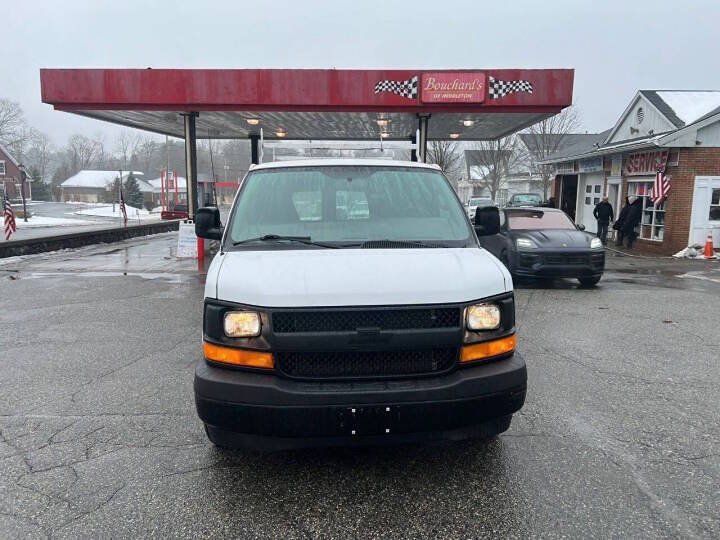 Used 2017 Chevrolet Express 3500 Extended RWD image 3