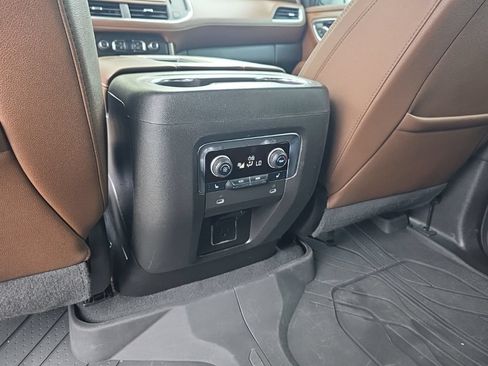 Used 2023 Chevrolet Tahoe High Country AWD/4WD image 12