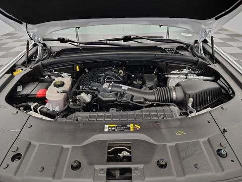 Used 2023 Jeep Grand Cherokee Laredo AWD/4WD image 15