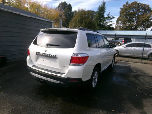 Used 2012 Toyota Highlander SE image 5