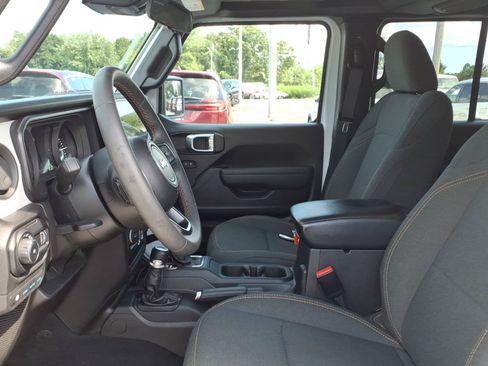 Used 2024 Jeep Wrangler Unlimited AWD/4WD image 20