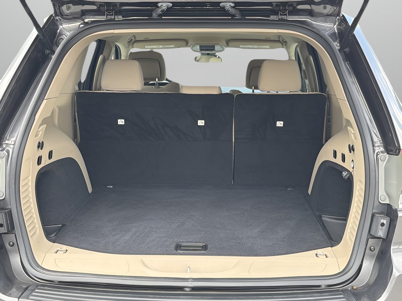 Used 2019 Jeep Grand Cherokee Laredo RWD image 8