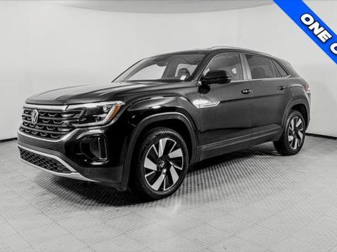 Used 2024 Volkswagen Atlas Cross Sport SE FWD image 2