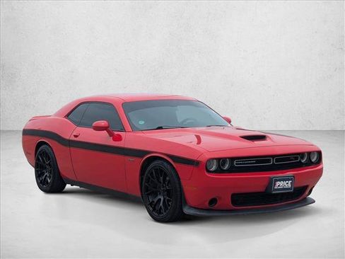 Used 2019 Dodge Challenger R/T RWD image 3