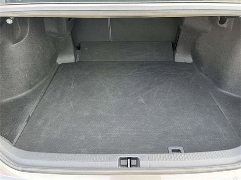 Used 2021 Toyota Camry SE image 10