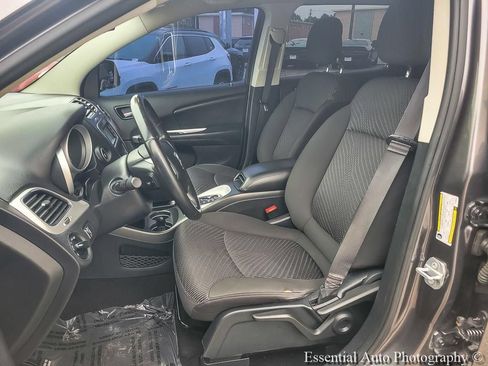 Used 2017 Dodge Journey SE w/ Flexible Seating Group FWD image 16
