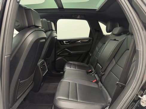 Used 2022 Porsche Cayenne AWD/4WD image 71