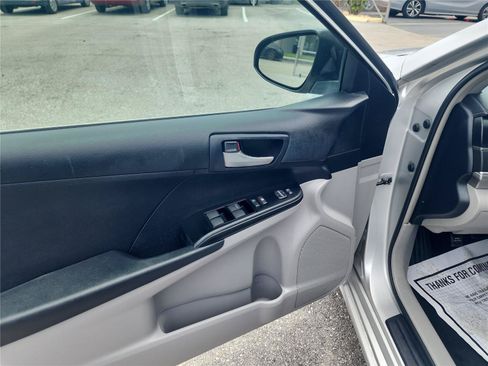 Used 2012 Toyota Camry LE FWD image 11