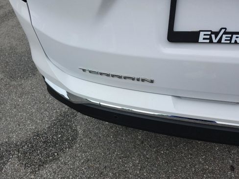 Certified 2022 GMC Terrain SLT image 4