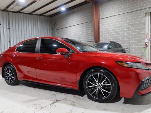 Used 2021 Toyota Camry SE w/ Convenience Package FWD image 7