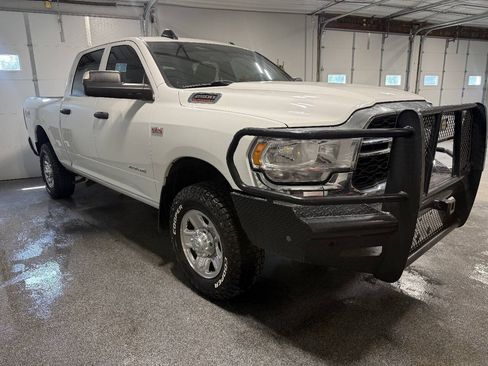 Used 2022 RAM 2500 Tradesman w/ Chrome Appearance Group AWD/4WD image 3