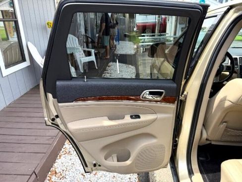 Used 2011 Jeep Grand Cherokee Limited w/ Trailer Tow Group image 16