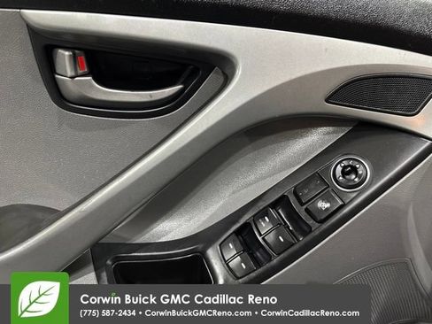 Used 2014 Hyundai Elantra SE FWD image 29