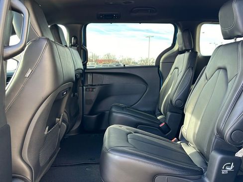 New 2026 Chrysler Pacifica Select w/ S Appearance Package AWD/4WD image 12