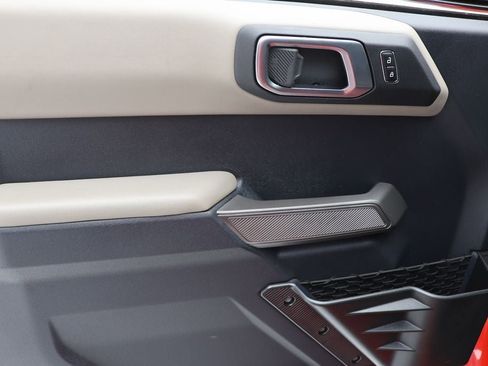 Used 2023 Ford Bronco Wildtrak image 15