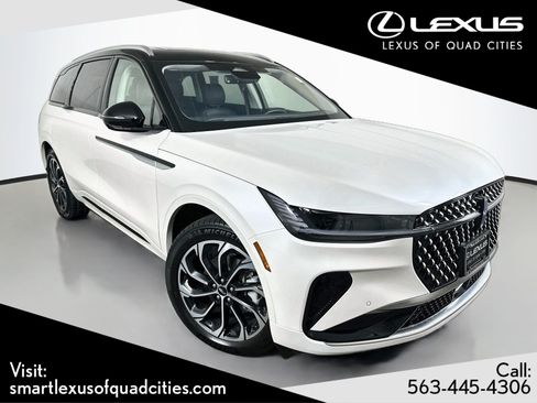 Used 2025 Lincoln Nautilus Reserve AWD/4WD image 1