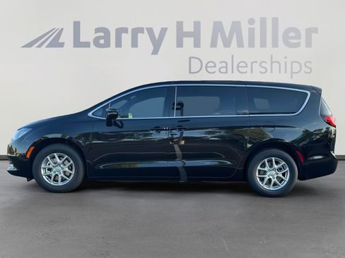 New 2026 Chrysler Voyager LX image 2