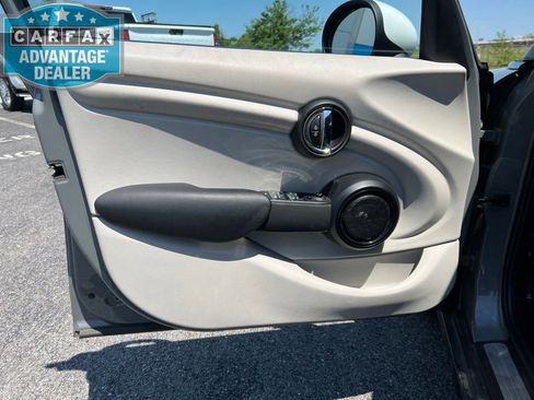 Used 2017 MINI Cooper 4-Door Hardtop FWD image 8