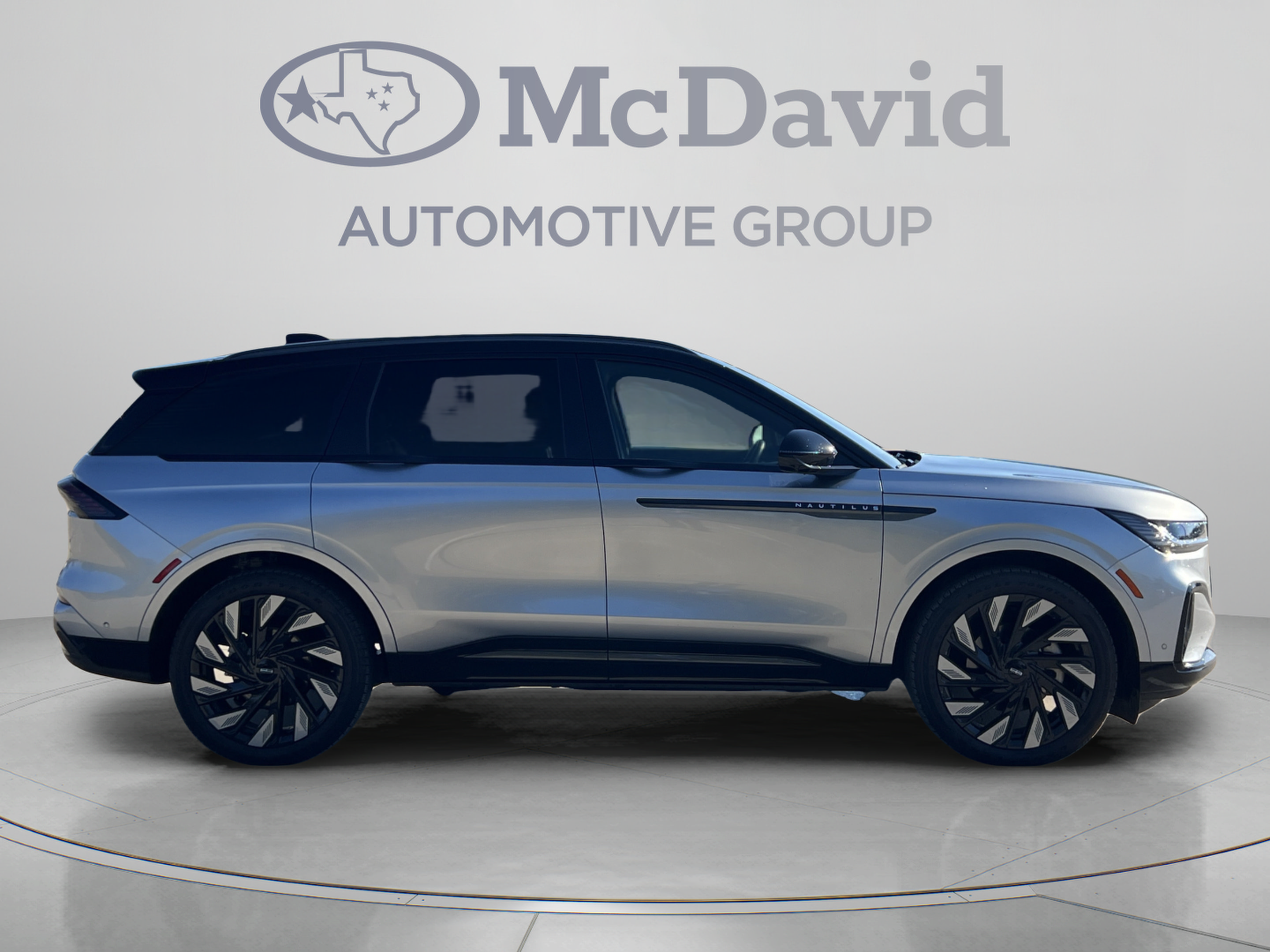 Used 2024 Lincoln Nautilus Reserve w/ Equipment Group 202A AWD/4WD image 8