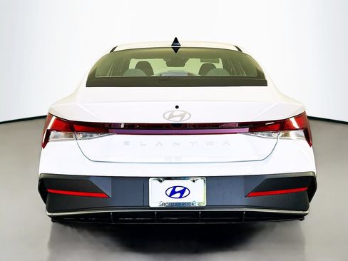 New 2026 Hyundai Elantra SE FWD image 6