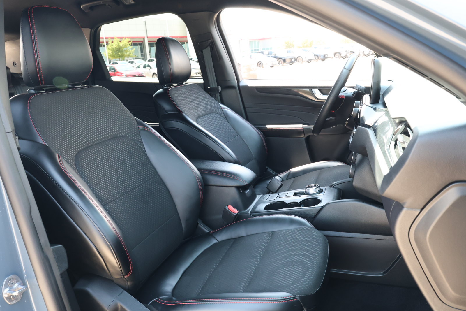 Used 2025 Ford Escape ST-Line Select AWD/4WD image 29