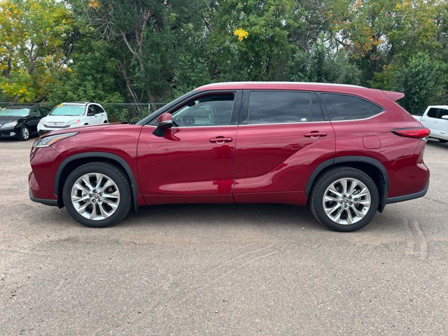 Used 2021 Toyota Highlander Limited AWD/4WD image 2