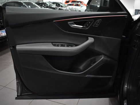 Used 2025 Audi Q8 Premium Plus w/ Premium Plus Package image 34