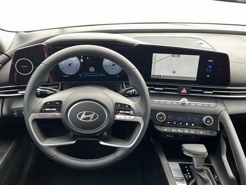 New 2024 Hyundai Elantra SEL w/ Convenience Package image 17