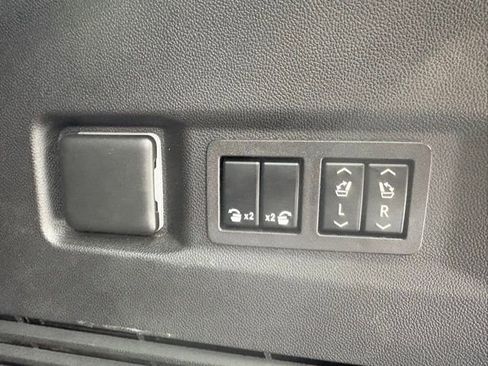 Certified 2023 GMC Yukon Denali image 8