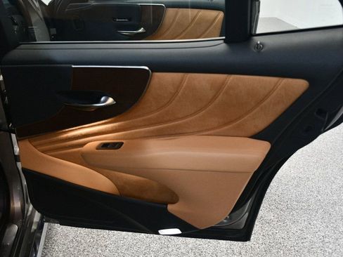 Used 2023 Lexus LS 500 w/ Accessory Package (Z2) image 25