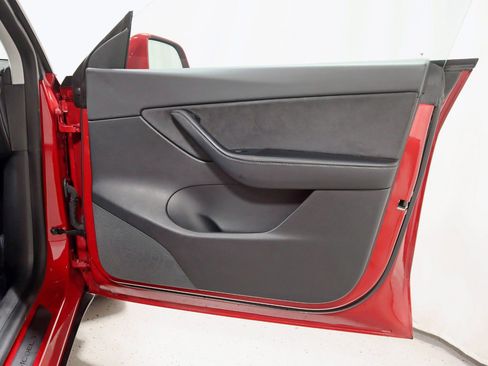 Used 2021 Tesla Model Y Long Range image 34