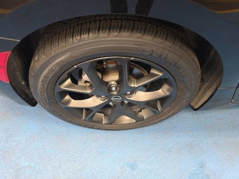 Used 2025 Chrysler Pacifica Limited FWD image 14