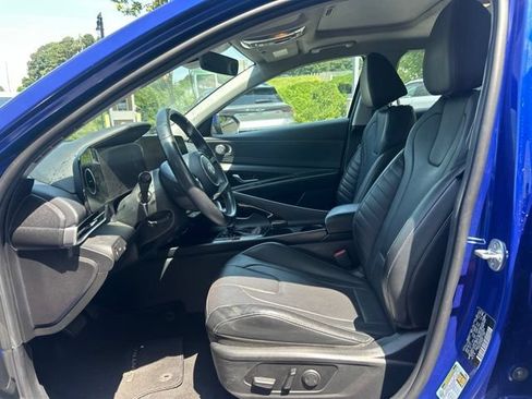 Used 2022 Hyundai Elantra Limited FWD image 11