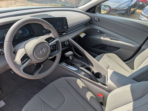 Certified 2025 Hyundai Elantra Sport FWD image 5